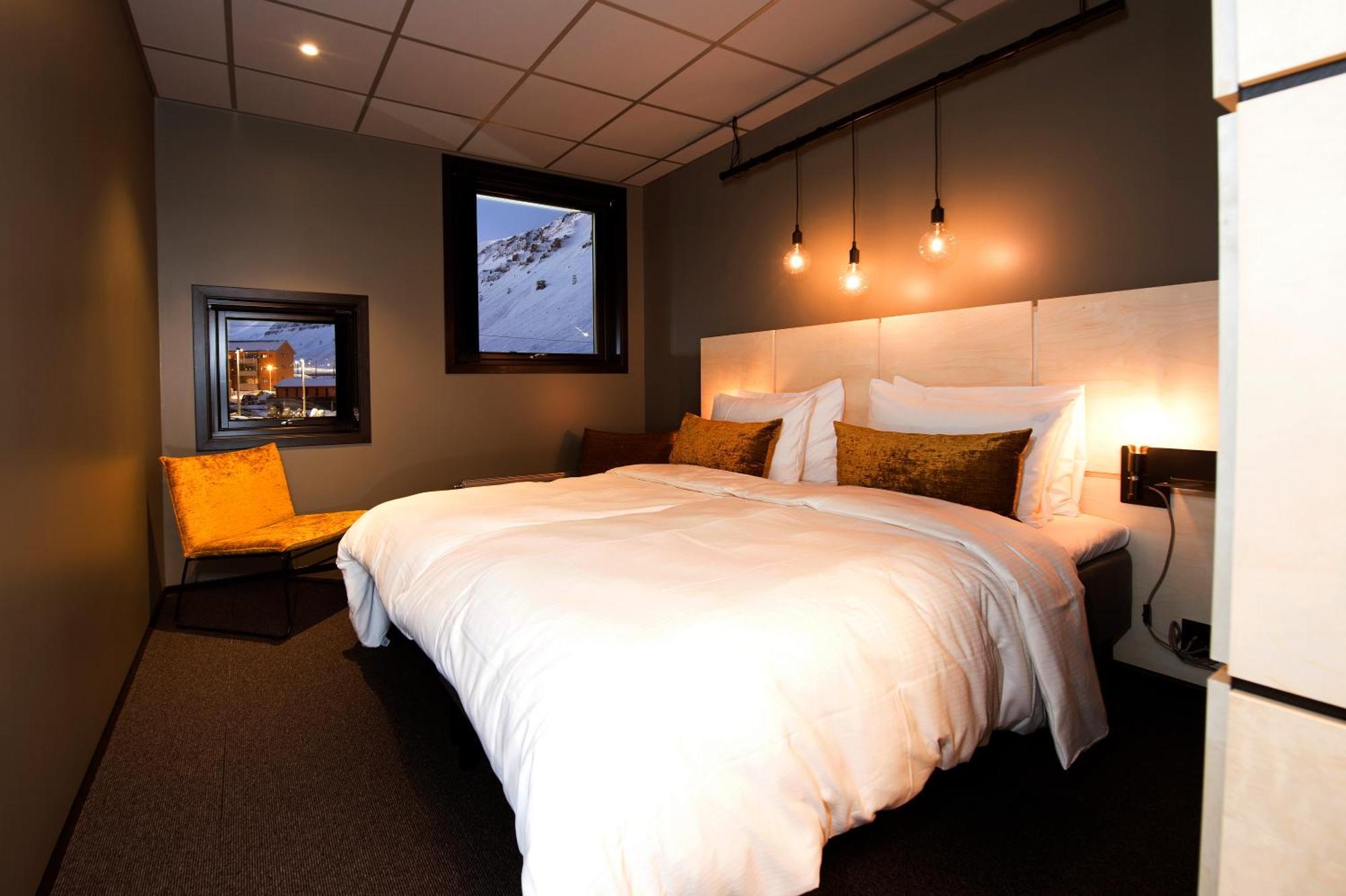 Svalbard Hotell | The Vault Лонгйир Экстерьер фото