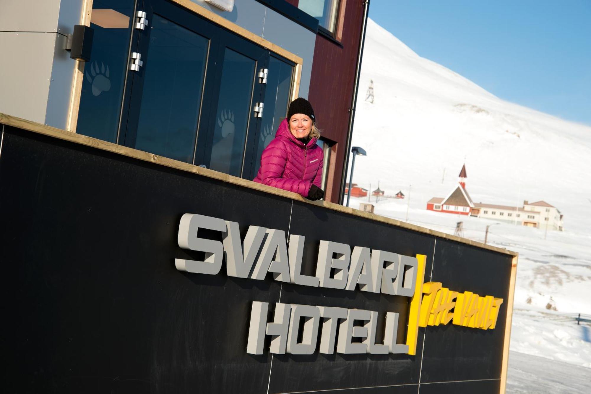 Svalbard Hotell | The Vault Лонгйир Экстерьер фото